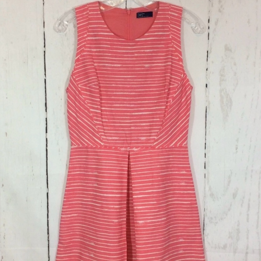 Gap Women's Fit Flare Inverted Pleat Dress Size 6 Linen Blend Coral Striped